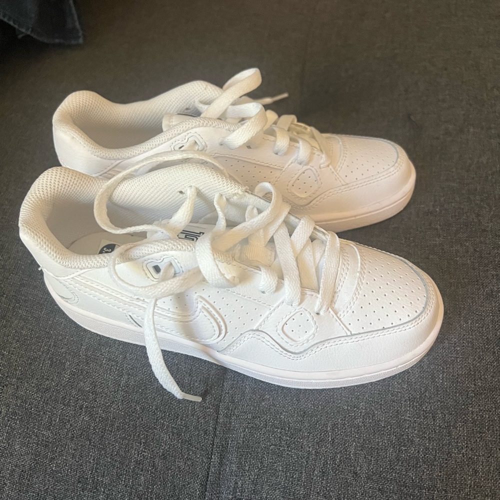 Nike Tennis Shoes